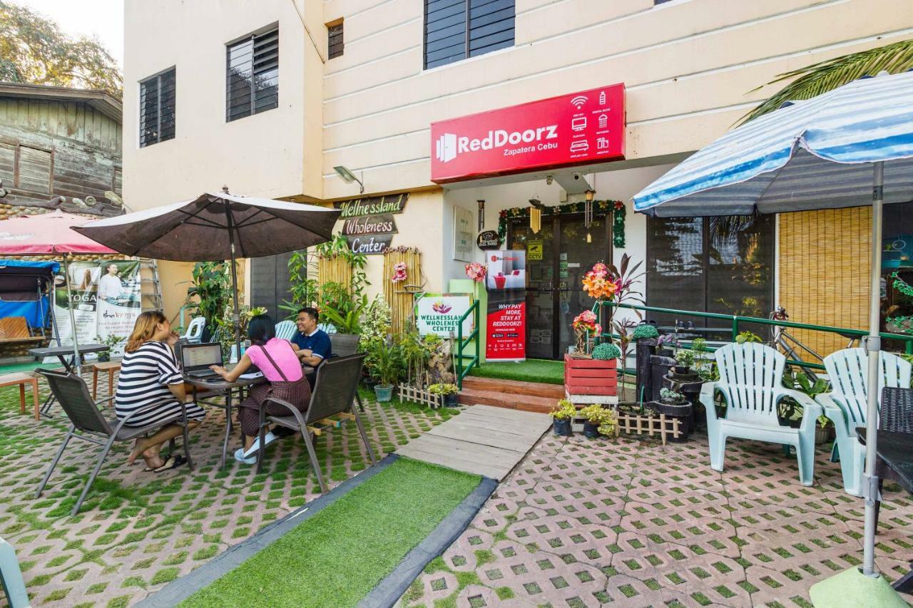Reddoorz @ Zapatera Cebu Hotel Exterior photo
